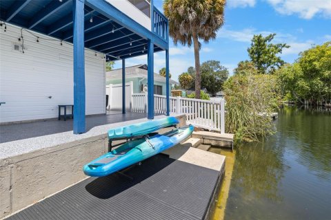 House in Weeki Wachee, Florida 3 bedrooms, 138.52 sq.m. № 1881060 - photo 7