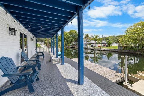 House in Weeki Wachee, Florida 3 bedrooms, 138.52 sq.m. № 1881060 - photo 6