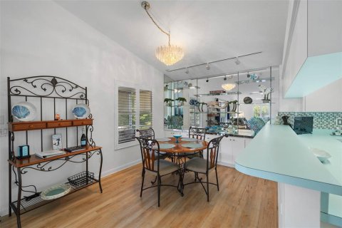 House in Weeki Wachee, Florida 3 bedrooms, 138.52 sq.m. № 1881060 - photo 19