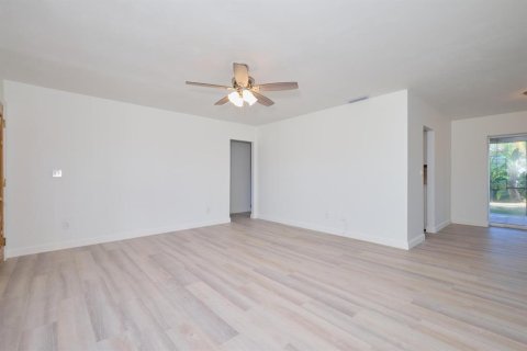 Casa en venta en North Fort Myers, Florida, 3 dormitorios, 153.38 m2 № 1544752 - foto 5