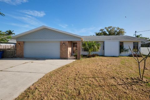 Casa en venta en North Fort Myers, Florida, 3 dormitorios, 153.38 m2 № 1544752 - foto 1