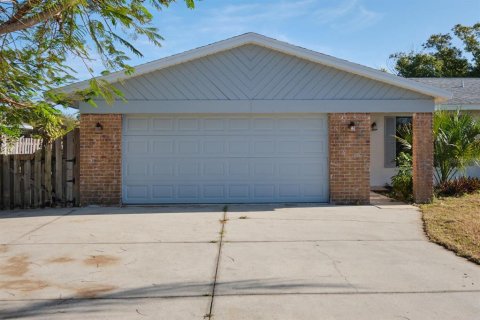 Casa en venta en North Fort Myers, Florida, 3 dormitorios, 153.38 m2 № 1544752 - foto 2