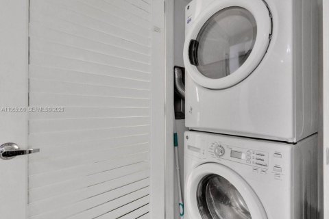 Copropriété à vendre à Miami, Floride: 1 chambre, 90.58 m2 № 2027556 - photo 13