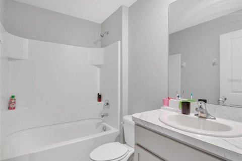 House in Wimauma, Florida 4 bedrooms, 226.22 sq.m. № 2329987 - photo 18