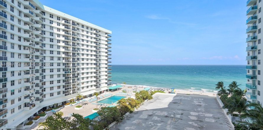 Condo in Hollywood, Florida, 2 bedrooms  № 2003266