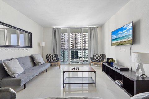 Condo in Hollywood, Florida, 2 bedrooms  № 2003266 - photo 2