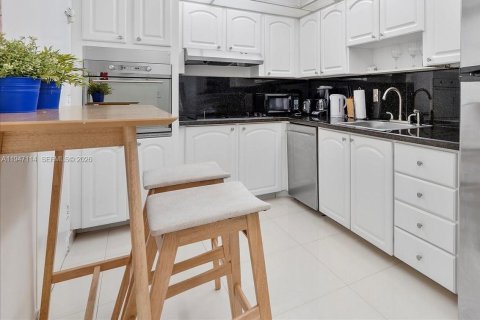 Condo in Hollywood, Florida, 2 bedrooms  № 2003266 - photo 9