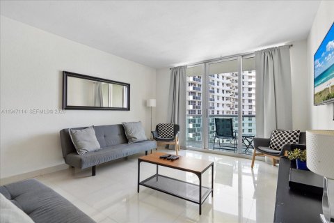 Condo in Hollywood, Florida, 2 bedrooms  № 2003266 - photo 3