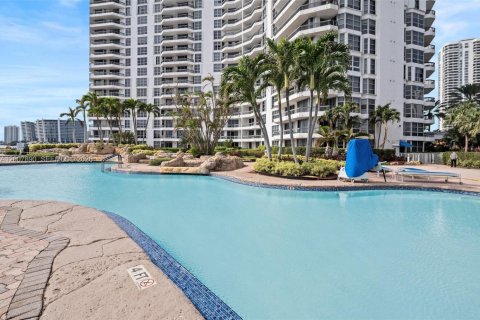 Copropriété à vendre à Aventura, Floride: 2 chambres, 109.9 m2 № 2072851 - photo 10