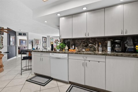 Copropriété à vendre à Aventura, Floride: 2 chambres, 109.9 m2 № 2072851 - photo 20