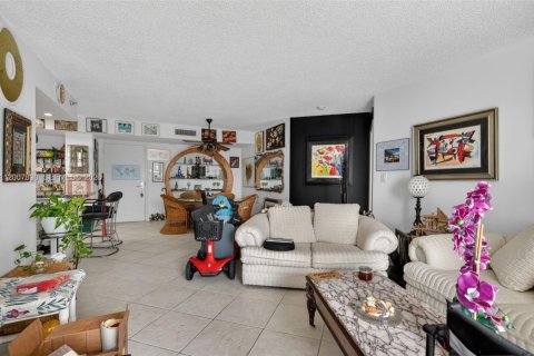 Copropriété à vendre à Aventura, Floride: 2 chambres, 109.9 m2 № 2072851 - photo 16