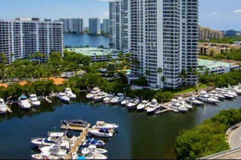 Copropriété à vendre à Aventura, Floride: 2 chambres, 109.9 m2 № 2072851 - photo 14