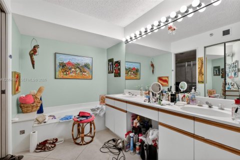 Copropriété à vendre à Aventura, Floride: 2 chambres, 109.9 m2 № 2072851 - photo 28