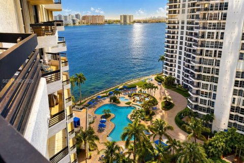 Condominio en Aventura, Florida, 2 dormitorios  № 2072851