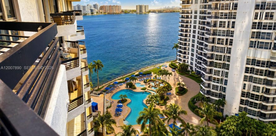 Condo à Aventura, Floride, 2 chambres  № 2072851
