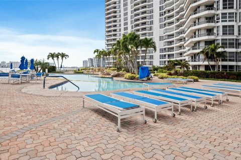 Copropriété à vendre à Aventura, Floride: 2 chambres, 109.9 m2 № 2072851 - photo 11