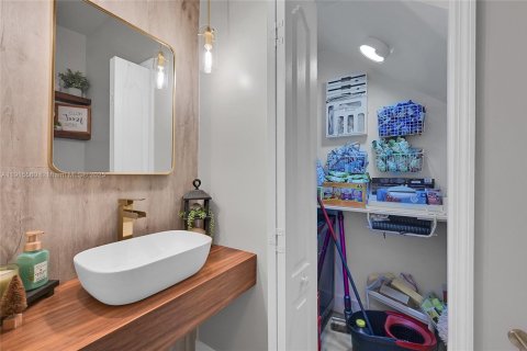 Touwnhouse à vendre à Hialeah, Floride: 2 chambres, 95.69 m2 № 1971641 - photo 15