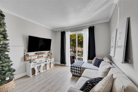 Touwnhouse à vendre à Hialeah, Floride: 2 chambres, 95.69 m2 № 1971641 - photo 9