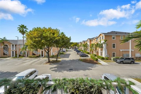 Touwnhouse à vendre à Hialeah, Floride: 2 chambres, 95.69 m2 № 1971641 - photo 13