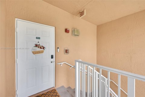 Touwnhouse à vendre à Hialeah, Floride: 2 chambres, 95.69 m2 № 1971641 - photo 5