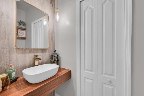 Touwnhouse à vendre à Hialeah, Floride: 2 chambres, 95.69 m2 № 1971641 - photo 14