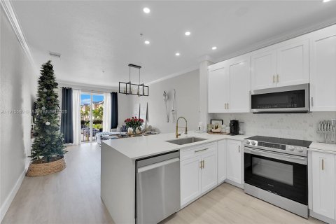 Touwnhouse à vendre à Hialeah, Floride: 2 chambres, 95.69 m2 № 1971641 - photo 2