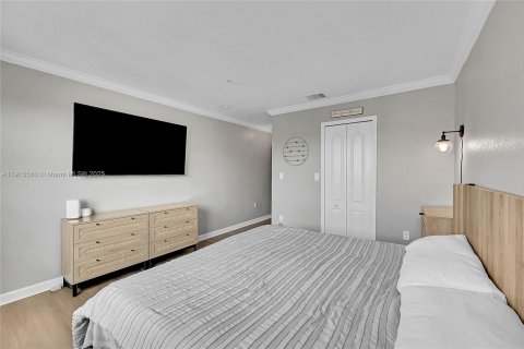 Touwnhouse à vendre à Hialeah, Floride: 2 chambres, 95.69 m2 № 1971641 - photo 19