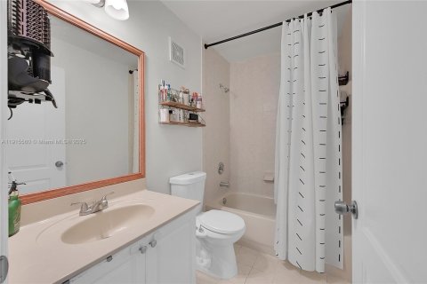 Touwnhouse à vendre à Hialeah, Floride: 2 chambres, 95.69 m2 № 1971641 - photo 21