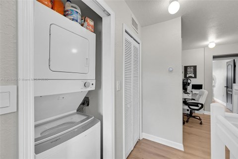 Touwnhouse à vendre à Hialeah, Floride: 2 chambres, 95.69 m2 № 1971641 - photo 26