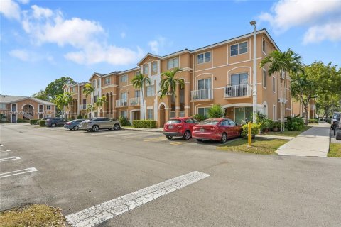 Touwnhouse à vendre à Hialeah, Floride: 2 chambres, 95.69 m2 № 1971641 - photo 3