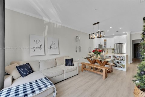 Touwnhouse à vendre à Hialeah, Floride: 2 chambres, 95.69 m2 № 1971641 - photo 10