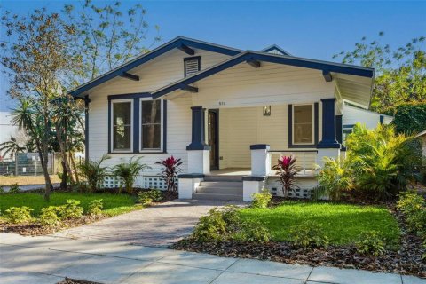 House in Tampa, Florida 3 bedrooms, 121.98 sq.m. № 2109571