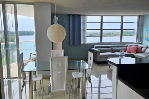 Copropriété à louer à Miami, Floride: 2 chambres, 105.91 m2 № 2075019 - photo 4