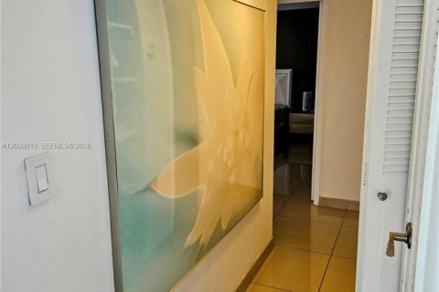Copropriété à louer à Miami, Floride: 2 chambres, 105.91 m2 № 2075019 - photo 5
