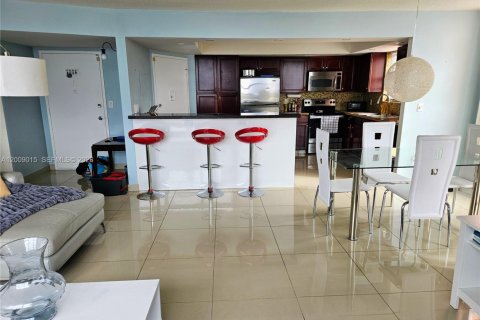 Copropriété à louer à Miami, Floride: 2 chambres, 105.91 m2 № 2075019 - photo 2