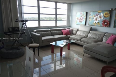Copropriété à louer à Miami, Floride: 2 chambres, 105.91 m2 № 2075019 - photo 6