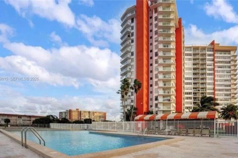 Copropriété à louer à Miami, Floride: 2 chambres, 105.91 m2 № 2075019 - photo 13