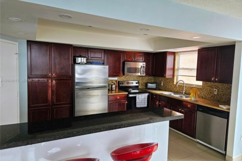 Copropriété à louer à Miami, Floride: 2 chambres, 105.91 m2 № 2075019 - photo 3