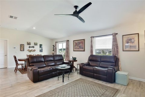 House in Mount Dora, Florida 3 bedrooms, 144.46 sq.m. № 1903694 - photo 12
