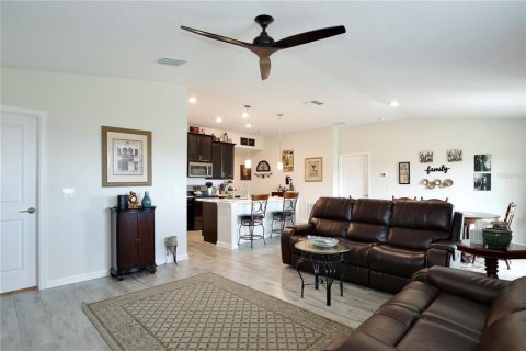 House in Mount Dora, Florida 3 bedrooms, 144.46 sq.m. № 1903694 - photo 13