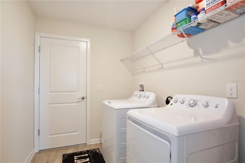 House in Mount Dora, Florida 3 bedrooms, 144.46 sq.m. № 1903694 - photo 24