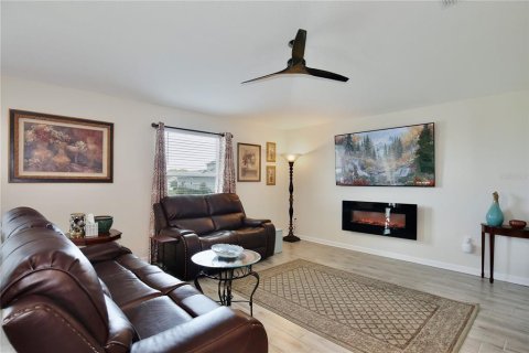 House in Mount Dora, Florida 3 bedrooms, 144.46 sq.m. № 1903694 - photo 11