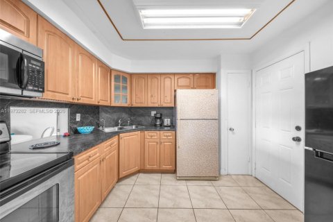 Купить кондоминиум в Майами, Флорида 1 спальня, 88.63м2, № 2049907 - фото 9