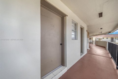 Купить кондоминиум в Майами, Флорида 1 спальня, 88.63м2, № 2049907 - фото 17