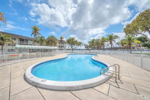 Купить кондоминиум в Майами, Флорида 1 спальня, 88.63м2, № 2049907 - фото 15