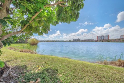 Купить кондоминиум в Майами, Флорида 1 спальня, 88.63м2, № 2049907 - фото 3