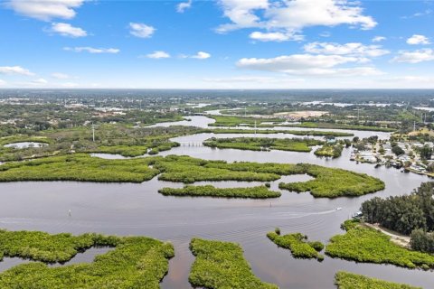 Casa en venta en Tarpon Springs, Florida, 3 dormitorios, 101.45 m2 № 1913714 - foto 13