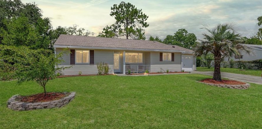 House in Ocala, Florida 3 bedrooms, 141.95 sq.m. № 1853476