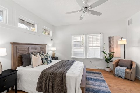 House in Tampa, Florida 6 bedrooms, 374.4 sq.m. № 1732614 - photo 28