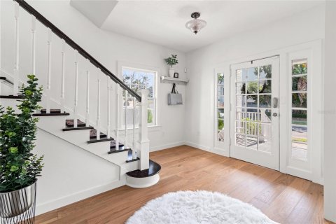 House in Tampa, Florida 6 bedrooms, 374.4 sq.m. № 1732614 - photo 6
